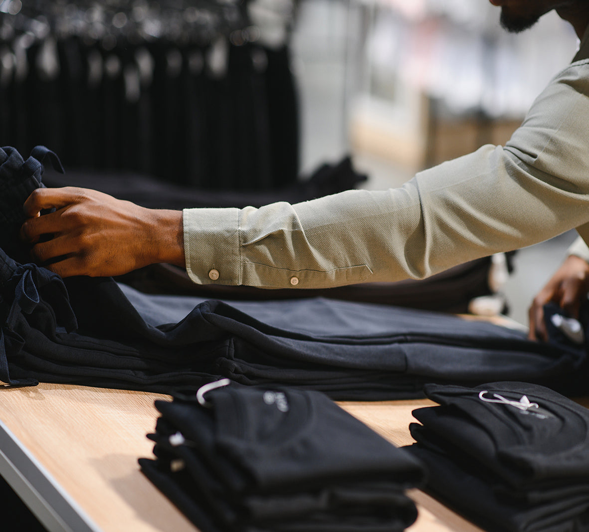 Minimal Design, Maximum Chill 🌴: The Brieza Tee for Effortless Ease