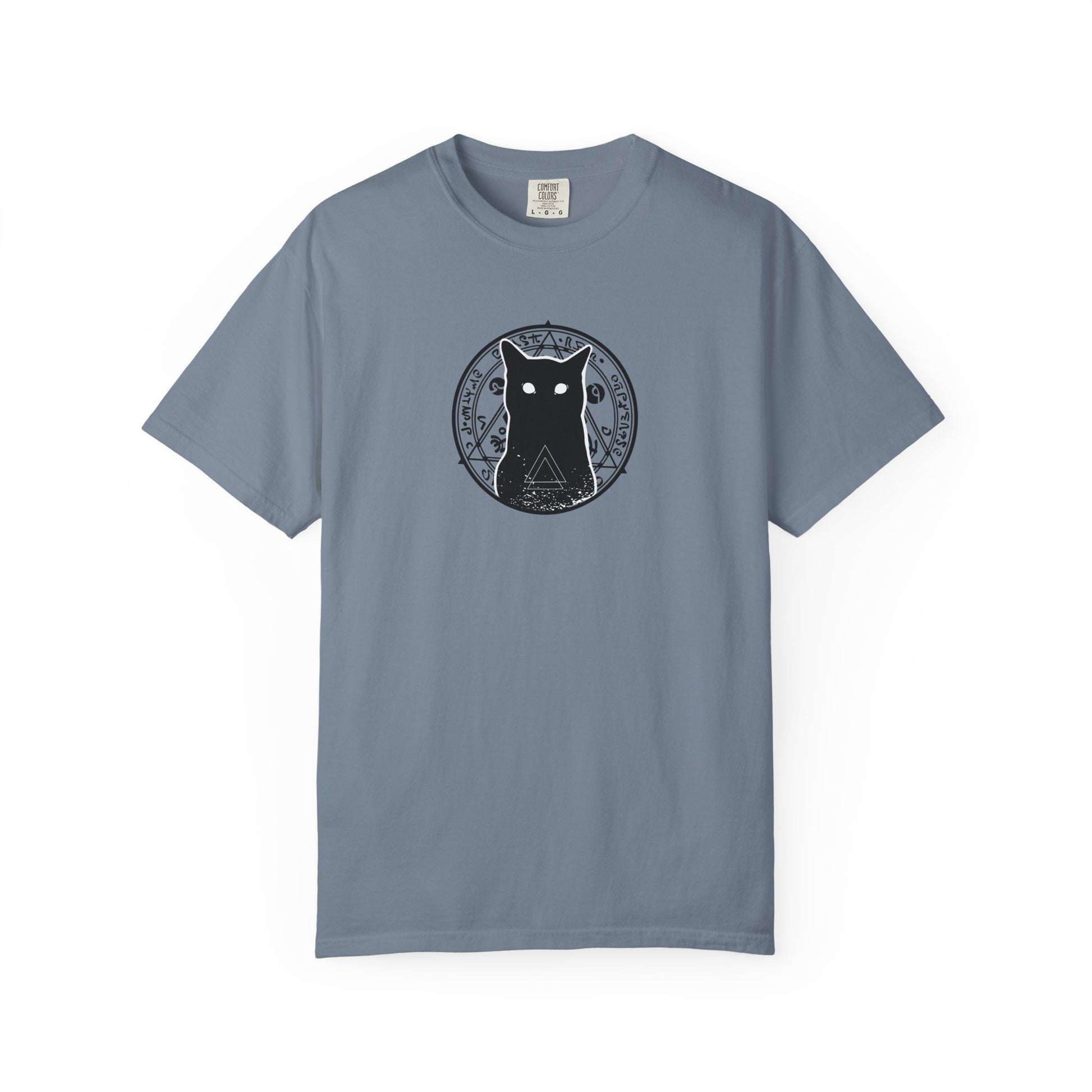 Gray t-shirt with a black cat 
